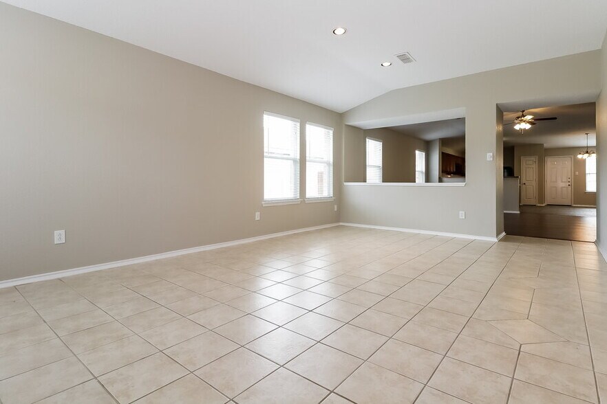 Building Photo - 8024 Sartain Dr