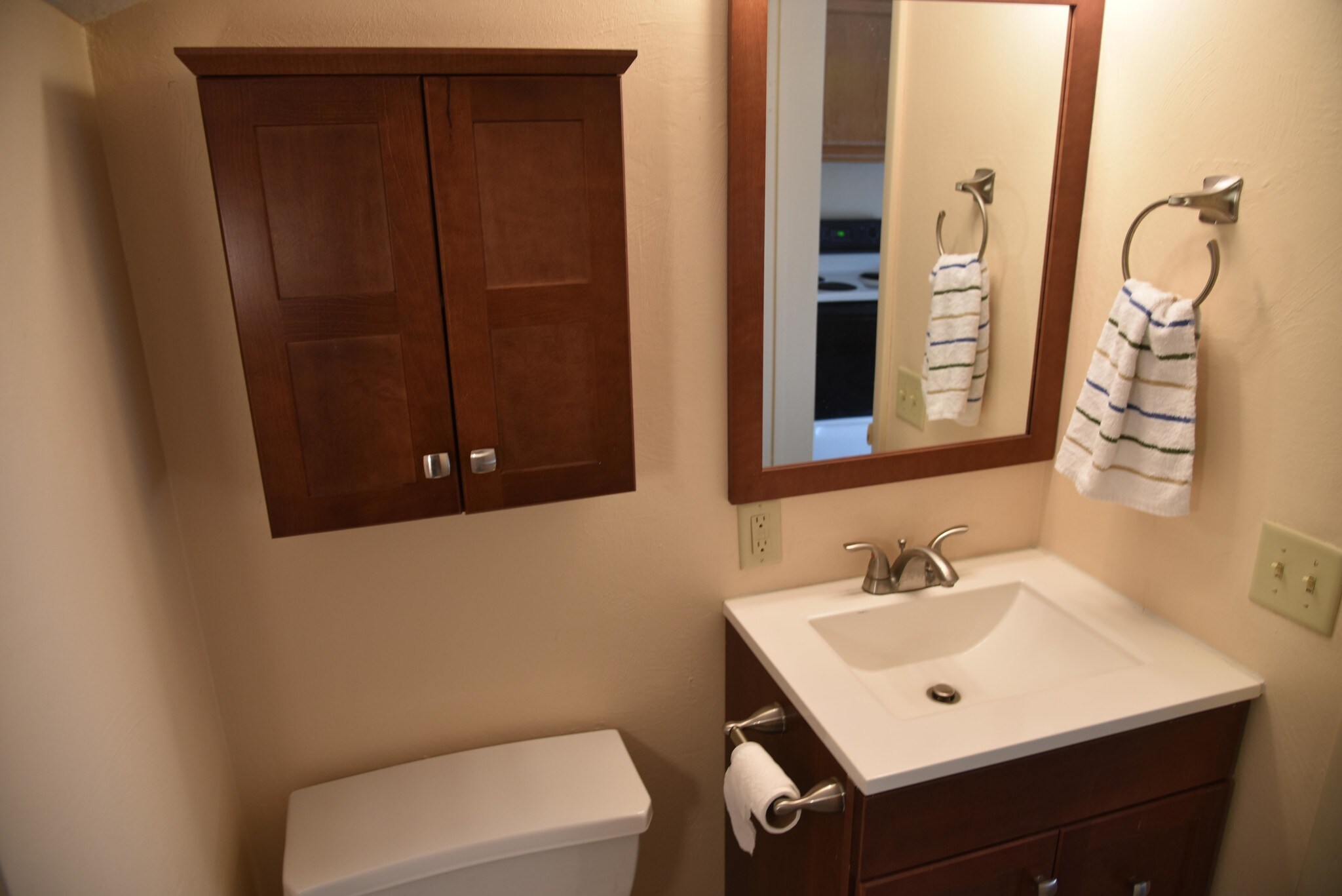 Clean Bath Room - 811 Painter St