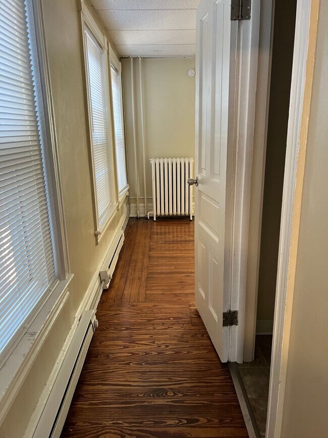 Building Photo - 718-718 Washington St