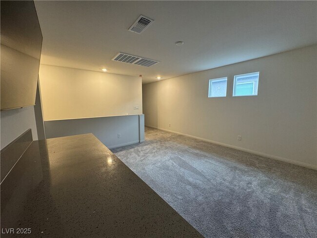Building Photo - 6675 Ellery St