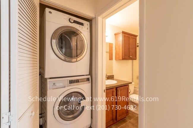 Building Photo - Nice large 2 Bedroom, 2 Bath Condo