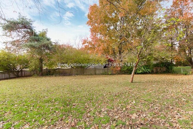Building Photo - Ready for immediate move-in!