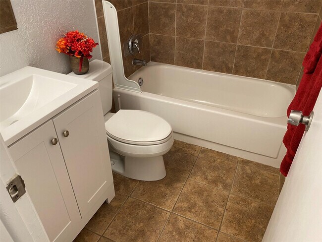 Building Photo - 2700 Coral Springs Dr