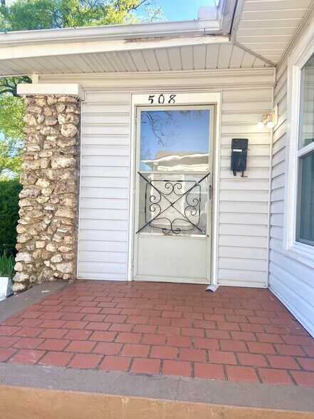 Building Photo - 508 10th Ct S