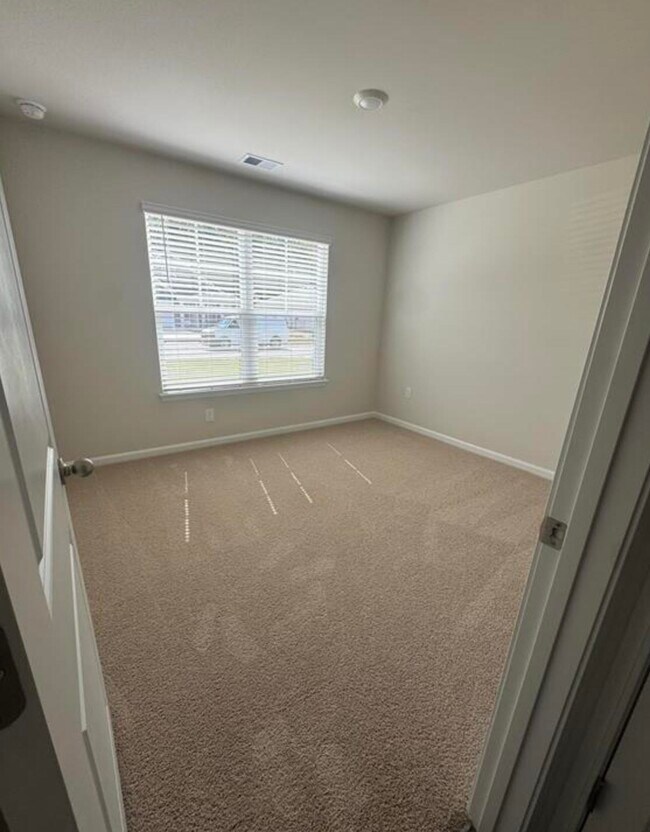 Building Photo - 403 Acosta Cir