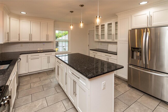 Building Photo - 37 Clover Hill Dr