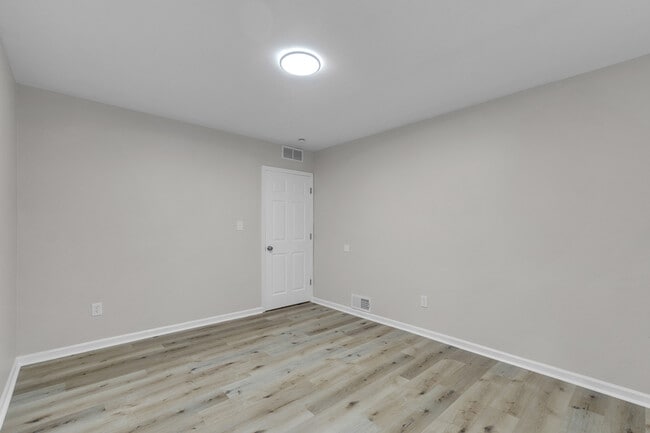 Building Photo - 2331 Deerfield Ct