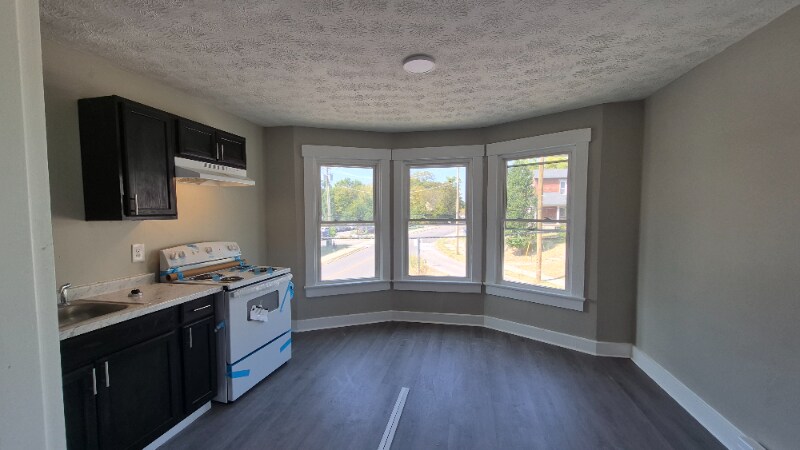 Building Photo - 916 Riverview Terrace