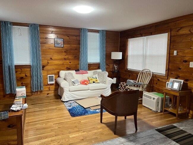 Building Photo - 170 Beach St