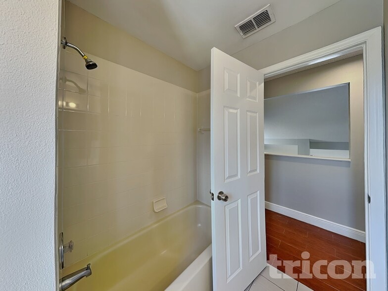 Building Photo - 28534 Tall Grass Dr