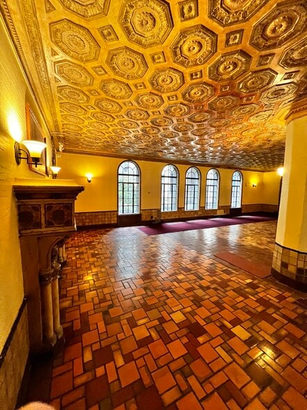 Building Photo - 131 Kensington Ave