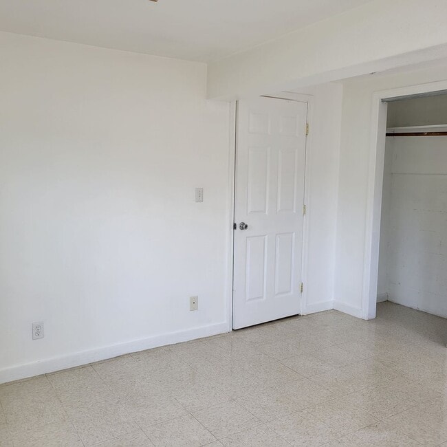 Building Photo - L756ach (REOM)
