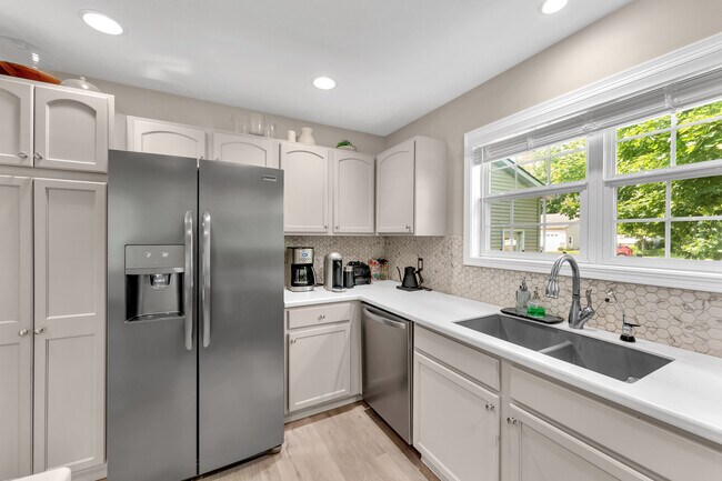 Building Photo - 6690 Green Valley Ct SE