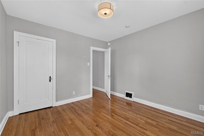 Building Photo - 109 Handlan Ct