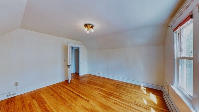 Building Photo - [In-Unit Laundry; Garden] Townhouse-Style Living, with Historical Details & Parking!