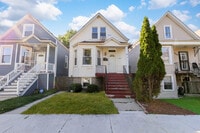 Building Photo - 3404 N Kilbourn Ave