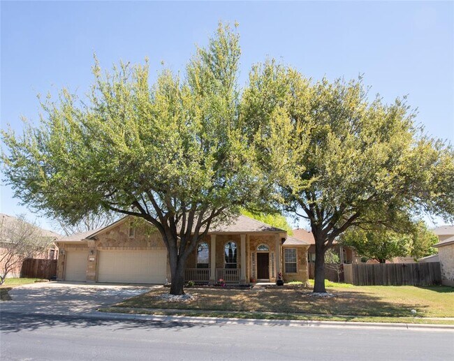 Building Photo - 2121 Settlers Park Loop