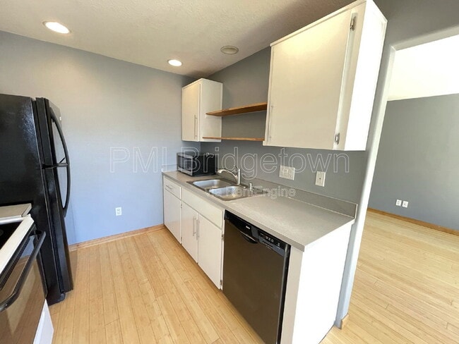 Building Photo - 4704 NE 28th Ave