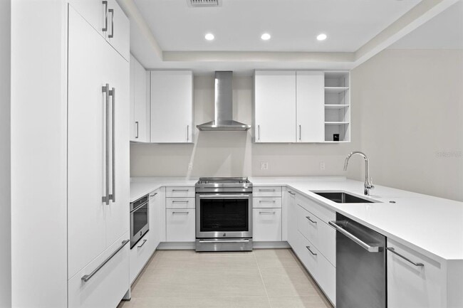 Building Photo - 275 1st Ave S