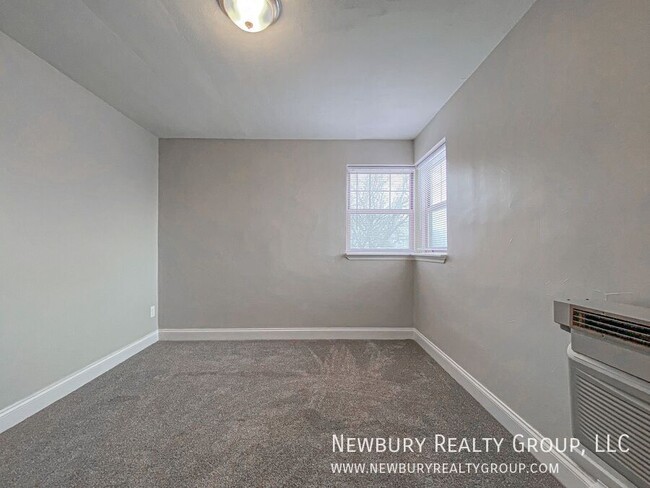 Building Photo - Meticulously maintained two-bedroom, one-b...