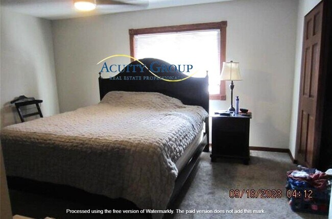 Building Photo - 4 Bedroom, 2,5 bath Duplex