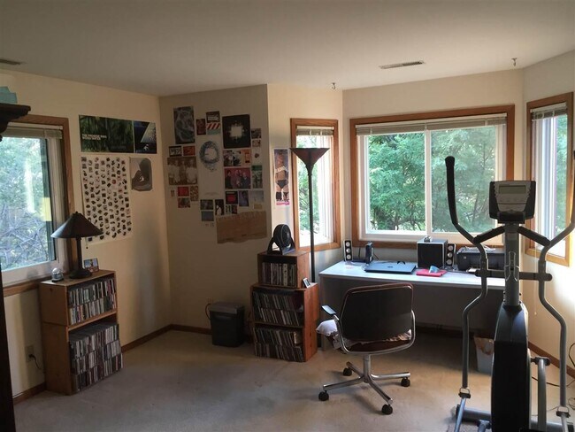 Building Photo - 2125 Luann Ln