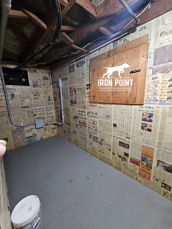 Building Photo - Renovated 3bed/2bath home w/gas fireplace, garage, near downtown Caldwell.