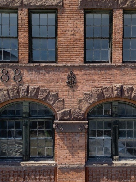 Building Photo - 155 S River St