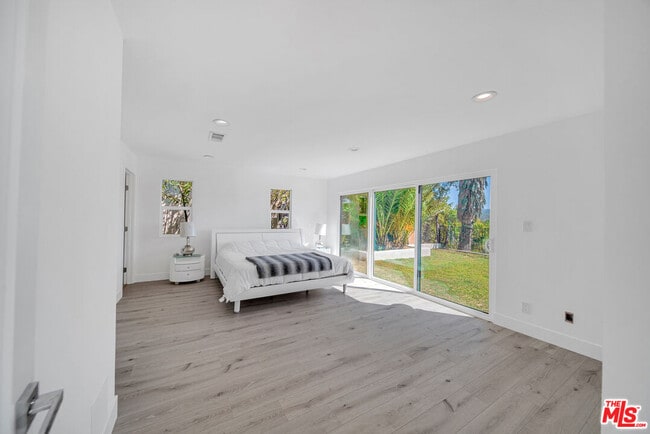 Building Photo - 23500 Aetna St