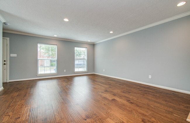 Building Photo - 402 Bendwood Dr