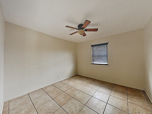 Building Photo - No Application Fee* Plus $250 Off First & ...