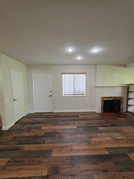 Building Photo - 16625 Roca Dr