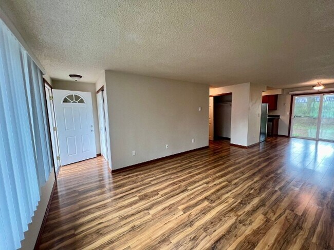 Building Photo - W/S/G Included! Pet Friendly 2 BD
