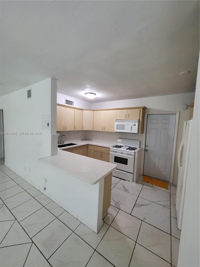 Building Photo - 2101 Calais Dr