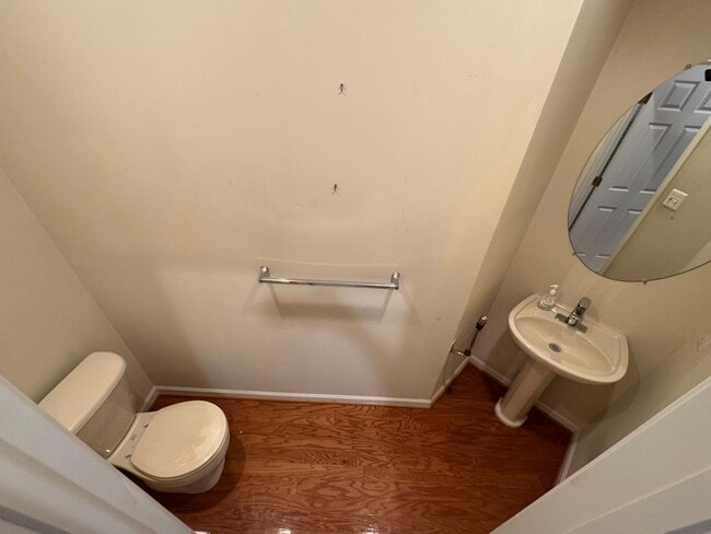 Building Photo - Stunning 4 Bed 3.5 Bath Brick Townhome In Desired Mount Zephyr