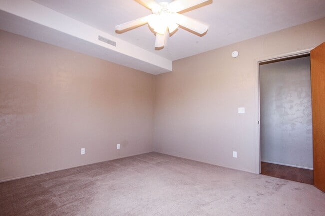 Building Photo - Home located in Pines & Boulders with Views!