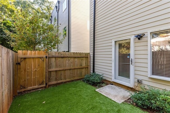 Building Photo - 1438 Walker Pl SE