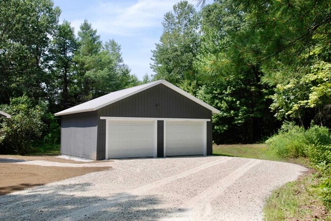 Building Photo - 469 Mountain Rd