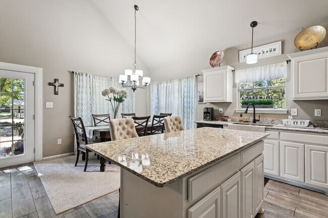 Building Photo - Elegance at it's Finest