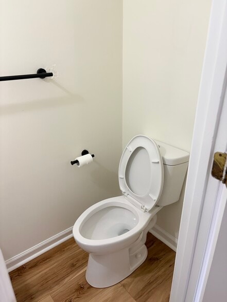 Downstairs toilet - 109 Chaucer Ct