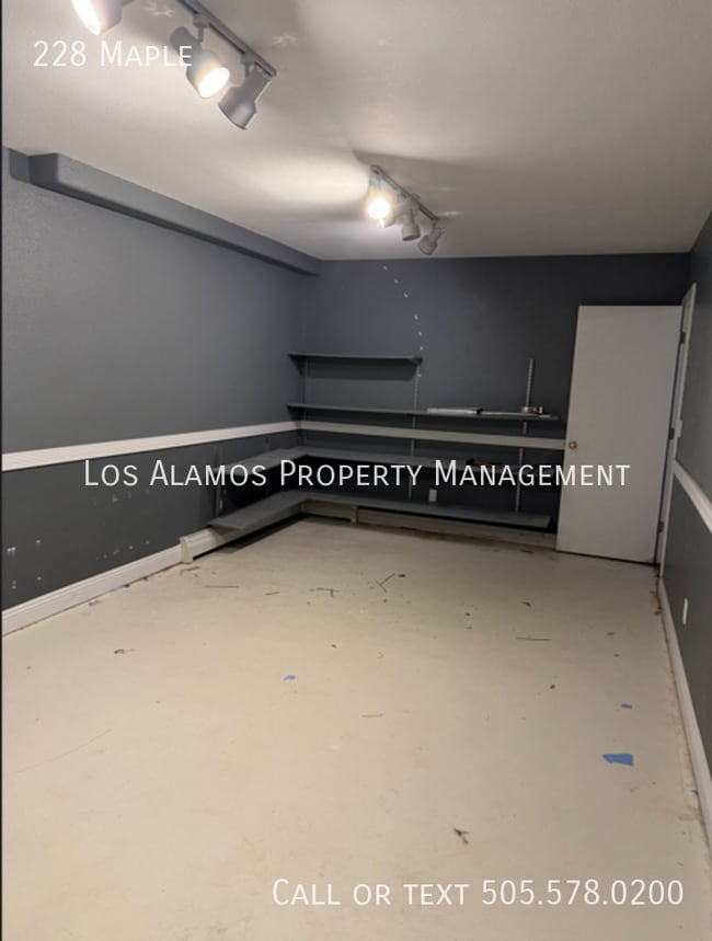 Building Photo - 228 Maple-