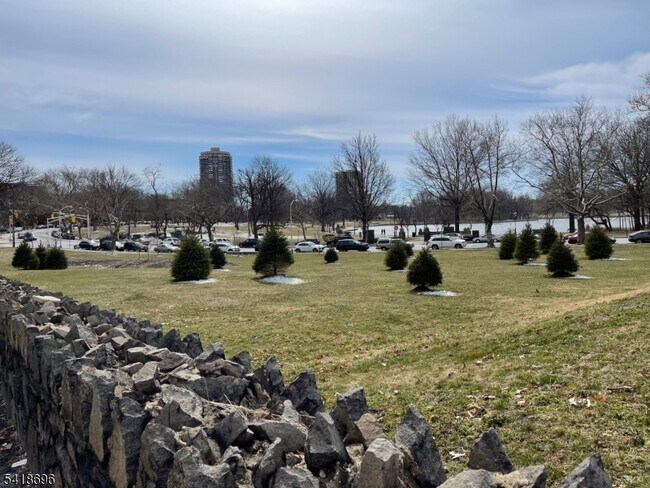 Building Photo - 32 Woodcliff Ave