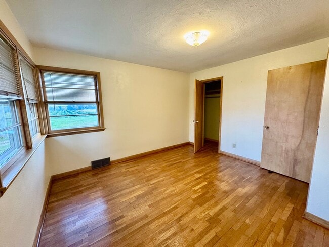 Building Photo - 3 bedroom Home, Buchanan, Country Setting