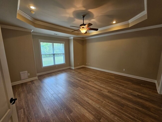 Building Photo - Beautiful Large Home in Johnson