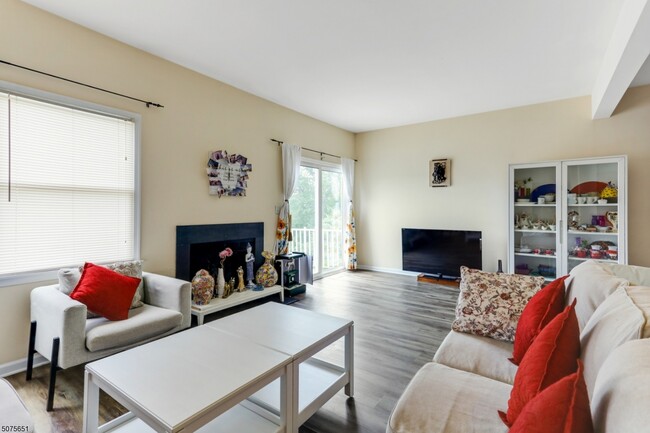 Building Photo - 376 Summerhill Dr