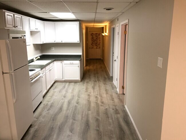 Building Photo - 351 Chicago Rd