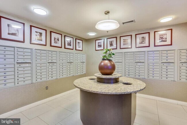 Building Photo - 5750 Bou Ave