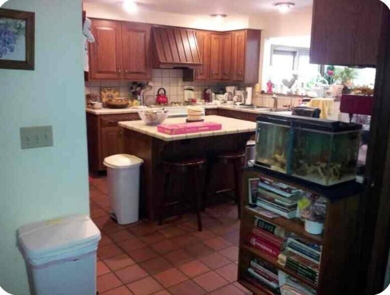 Building Photo - 892 N State Rd 149