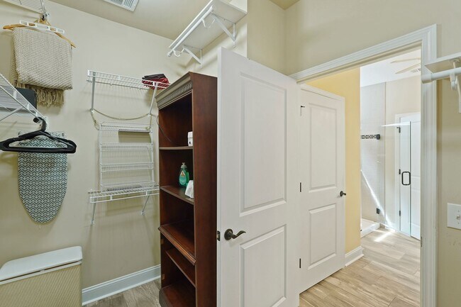 Building Photo - 10 Chicory Ct