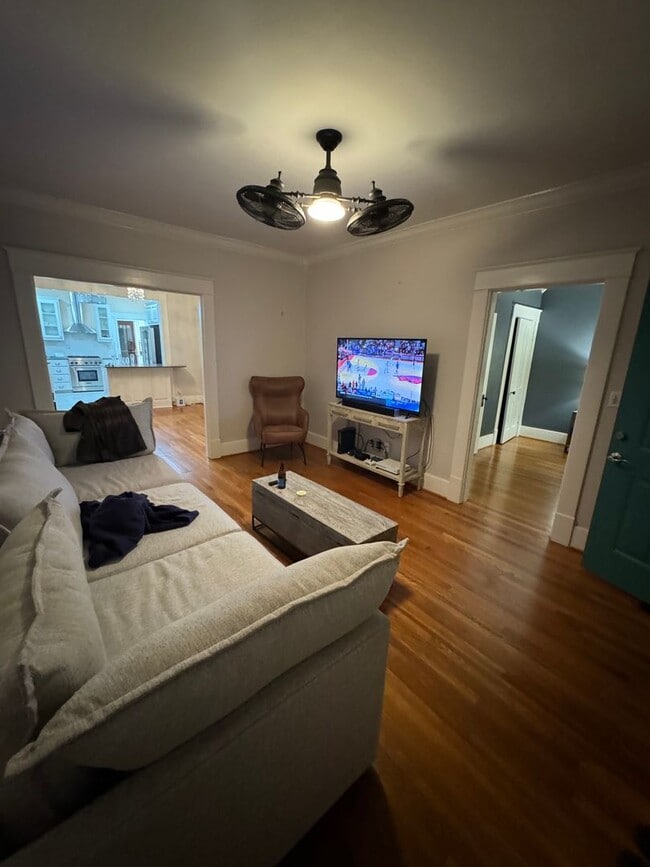 Building Photo - 2017 N Garfield St